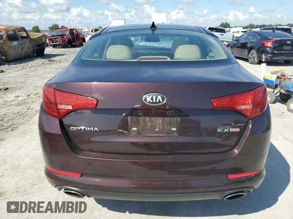 2013 Kia Optima EX z VIN 5XXGN4A70DG186128, wystawiony jako Copart lot #65836315 z przebiegiem 124 488 mil mil oraz Czysty tytuł • Clean title. Historia ofert i sprzedaży dostępna na DreamBid. Obrazek 6.