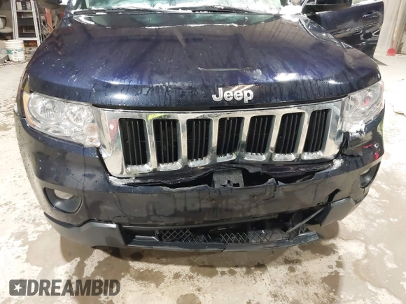2011 Jeep Grand Cherokee Laredo with VIN 1J4RR4GG3BC640075, listed as a IAAI auction lot 41712754 with 190,199 mi miles. Bid and sale history available at carsss.com. Image 6.