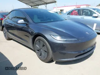 2025 Tesla Model 3 Long Range z VIN 5YJ3E1EB8SF877256, wystawiony jako IAAI lot #42100548 z przebiegiem 9 686 mil mil oraz . Historia ofert i sprzedaży dostępna na DreamBid. Obrazek 1.