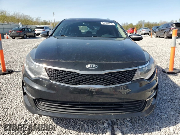 2016 Kia Optima LX z VIN 5XXGT4L36GG037534, wystawiony jako Copart lot #54903175 z przebiegiem 171 792 mil mil oraz Szkoda całkowita • Salvage title. Historia ofert i sprzedaży dostępna na DreamBid. Obrazek 5.