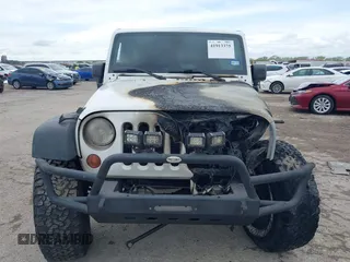 2012 Jeep Wrangler Unlimited Call of Duty MW3 with VIN 1C4BJWFG2CL279645, listed as a IAAI auction lot 41913375 with 1 mi miles. Bid and sale history available at carsss.com. Image 11.