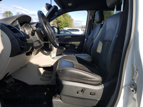 2019 Dodge Grand Caravan SXT with VIN 2C4RDGCG3KR725405, listed as a Copart auction lot 51742765 with 92,900 mi miles and Salvage Title. Bid and sale history available at carsss.com. Image 7.