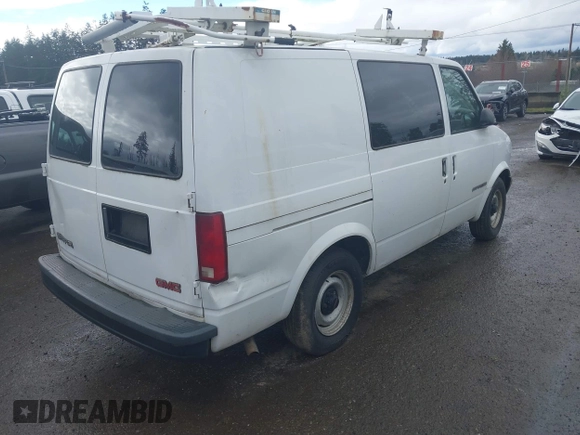 2000 GMC Safari Cargo with VIN 1GTDL19W8YB504401, listed as a IAAI auction lot 41692852 with Not Provided miles. Bid and sale history available at carsss.com. Image 4.