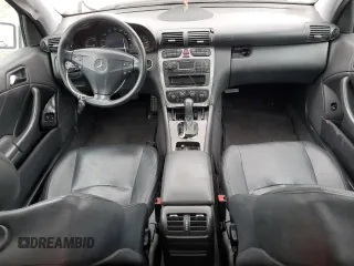 2004 Mercedes-Benz C 230 Kompressor z VIN WDBRN40J64A618916, wystawiony jako Copart lot #45373525 z przebiegiem 139 917 mil mil oraz Szkoda całkowita • Salvage title. Historia ofert i sprzedaży dostępna na DreamBid. Obrazek 8.