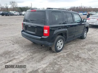 2016 Jeep Patriot Sport z VIN 1C4NJRBB3GD594933, wystawiony jako IAAI lot #41775766 z przebiegiem 133 275 mil mil oraz . Historia ofert i sprzedaży dostępna na DreamBid. Obrazek 4.
