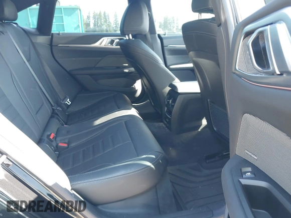 2022 BMW 4 Series M440i xDrive z VIN WBA13AW02NFL97513, wystawiony jako IAAI lot #42385642 z przebiegiem 33 827 mil mil oraz . Historia ofert i sprzedaży dostępna na DreamBid. Obrazek 8.