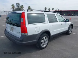 2004 Volvo V70 XC70 with VIN YV1SZ59H541135280, listed as a IAAI auction lot 41689647 with 195,802 mi miles. Bid and sale history available at carsss.com. Image 4.