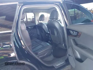 2017 Audi Q7 Premium Plus z VIN WA1LAAF78HD001416, wystawiony jako IAAI lot #42543835 z przebiegiem 110 037 mil mil oraz . Historia ofert i sprzedaży dostępna na DreamBid. Obrazek 8.