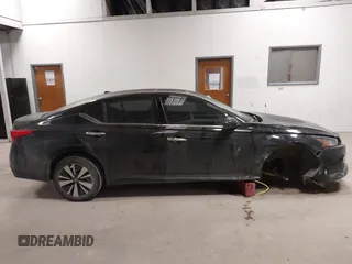 2019 Nissan Altima SV z VIN 1N4BL4DV3KC207079, wystawiony jako IAAI lot #41388598 z przebiegiem 145 576 mil mil oraz . Historia ofert i sprzedaży dostępna na DreamBid. Obrazek 13.