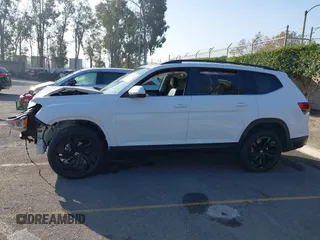 2023 Volkswagen Atlas SE z VIN 1V2WP2CA6PC533984, wystawiony jako IAAI lot #41021512 z przebiegiem 26 993 mil mil oraz . Historia ofert i sprzedaży dostępna na DreamBid. Obrazek 14.