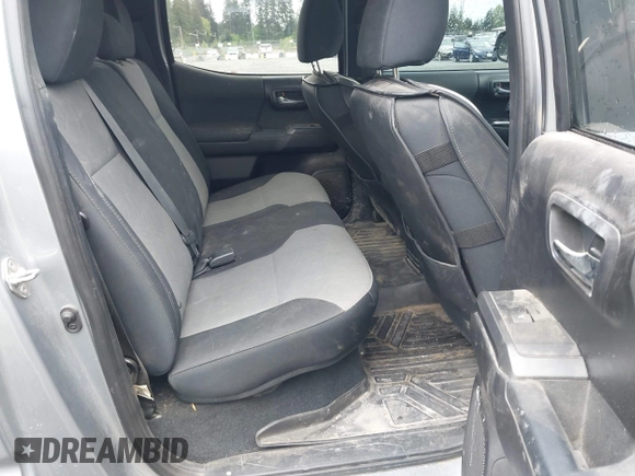 2020 Toyota Tacoma SR5 z VIN 3TMCZ5AN8LM323918, wystawiony jako IAAI lot #42279462 z przebiegiem 105 923 mil mil oraz . Historia ofert i sprzedaży dostępna na DreamBid. Obrazek 8.