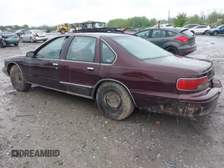 1995 Chevrolet Caprice with VIN 1G1BL52P7SR176512, listed as a IAAI auction lot 42231251 with Not provided miles and . Bid and sale history available at DreamBid. Image 3.