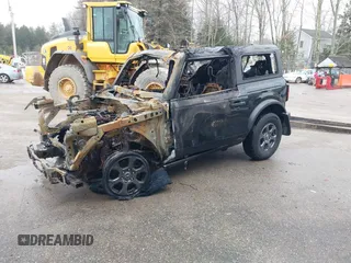 2024 Ford Bronco Big Bend z VIN 1FMDE7AH3RLA20329, wystawiony jako IAAI lot #41028686 z przebiegiem Nie podano mil oraz . Historia ofert i sprzedaży dostępna na DreamBid. Obrazek 2.