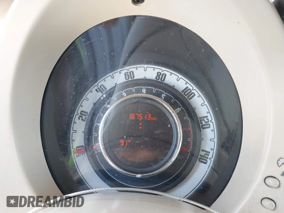 2014 FIAT 500 Pop z VIN 3C3CFFAR9ET188043, wystawiony jako IAAI lot #42082587 z przebiegiem 187 513 mil mil oraz . Historia ofert i sprzedaży dostępna na DreamBid. Obrazek 7.