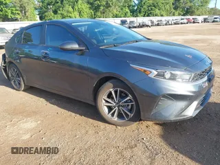 2022 Kia Forte LXS z VIN 3KPF24AD0NE471920, wystawiony jako IAAI lot #42041781 z przebiegiem 66 665 mil mil oraz . Historia ofert i sprzedaży dostępna na DreamBid. Obrazek 1.