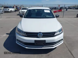 2015 Volkswagen Jetta SE z VIN 3VWD17AJ8FM427248, wystawiony jako IAAI lot #41982151 z przebiegiem 56 526 mil mil oraz . Historia ofert i sprzedaży dostępna na DreamBid. Obrazek 12.