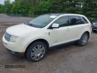 2008 Lincoln MKX z VIN 2LMDU68C18BJ27938, wystawiony jako IAAI lot #42318376 z przebiegiem 103 415 mil mil oraz . Historia ofert i sprzedaży dostępna na DreamBid. Obrazek 2.