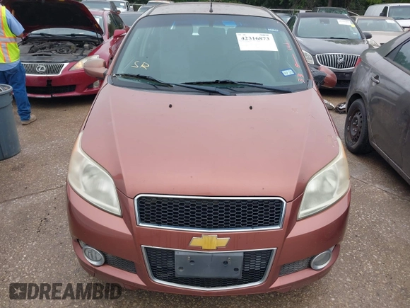2011 Chevrolet Aveo 2LT z VIN KL1TG6DEXBB255061, wystawiony jako IAAI lot #42316873 z przebiegiem 157 980 mil mil oraz . Historia ofert i sprzedaży dostępna na DreamBid. Obrazek 6.