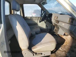 1984 Toyota Pickup z VIN JT4RN56S0E0003177, wystawiony jako Copart lot #48304385 z przebiegiem 117 297 mil mil oraz Szkoda całkowita • Salvage title. Historia ofert i sprzedaży dostępna na DreamBid. Obrazek 10.