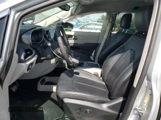 2024 Chrysler Pacifica Hybrid Select with VIN 2C4RC1S7XRR126898, listed as a Copart auction lot 56998225 with 25,971 mi miles and Clean title. Bid and sale history available at DreamBid. Image 7.