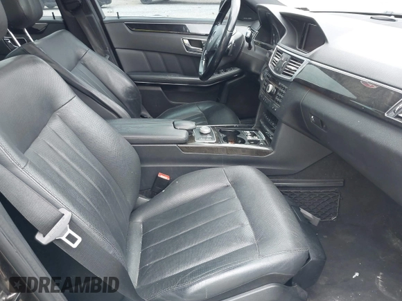 2010 Mercedes-Benz E-Class E 550 Luxury with VIN WDDHF9AB4AA128264, listed as a IAAI auction lot 41842230 with 216,724 mi miles. Bid and sale history available at carsss.com. Image 5.