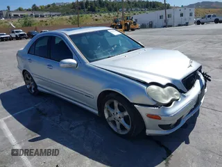 2007 Mercedes-Benz C 230 Sport z VIN WDBRF52H57F903725, wystawiony jako IAAI lot #42310316 z przebiegiem 165 539 mil mil oraz . Historia ofert i sprzedaży dostępna na DreamBid. Obrazek 1.