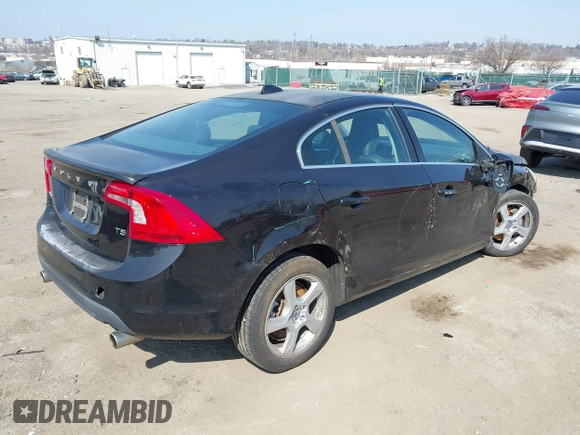 2013 Volvo S60 T5 Premier with VIN YV1612FSXD2195475, listed as a IAAI auction lot 41806322 with 96,075 mi miles. Bid and sale history available at carsss.com. Image 4.