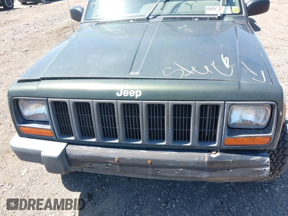 1998 Jeep Cherokee Sport with VIN 1J4FJ68S9WL189992, listed as a IAAI auction lot 42039822 with 156,006 mi miles. Bid and sale history available at carsss.com. Image 10.