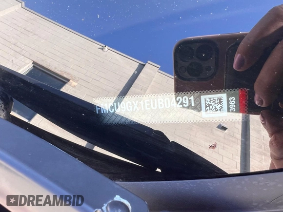 2014 Ford Escape SE z VIN 1FMCU9GX1EUB0429, wystawiony jako Copart lot #67038405 z przebiegiem 177 768 mil mil oraz Czysty tytuł • Clean title. Historia ofert i sprzedaży dostępna na DreamBid. Obrazek 10.