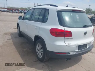 2016 Volkswagen Tiguan S z VIN WVGAV7AX8GK000056, wystawiony jako IAAI lot #42154952 z przebiegiem 100 119 mil mil oraz . Historia ofert i sprzedaży dostępna na DreamBid. Obrazek 3.