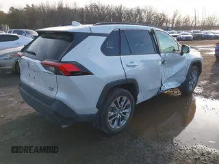 2021 Toyota RAV4 XLE Premium z VIN 2T3A1RFV2MW217009, wystawiony jako IAAI lot #41526066 z przebiegiem 36 619 mil mil oraz . Historia ofert i sprzedaży dostępna na DreamBid. Obrazek 4.