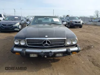 1988 Mercedes-Benz 560 Series 560SL with VIN WDBBA48D9JA081286, listed as a IAAI auction lot 41742395 with 143,034 mi miles. Bid and sale history available at carsss.com. Image 6.