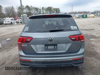 2024 Volkswagen Tiguan S z VIN 3VVRB7AX8RM111008, wystawiony jako IAAI lot #41857646 z przebiegiem 23 099 mil mil oraz . Historia ofert i sprzedaży dostępna na DreamBid. Obrazek 17.