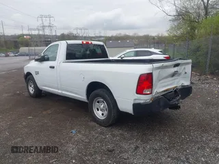2022 Ram 1500 Tradesman z VIN 3C6JR6DG4NG330058, wystawiony jako IAAI lot #41903518 z przebiegiem 41 210 mil mil oraz . Historia ofert i sprzedaży dostępna na DreamBid. Obrazek 3.