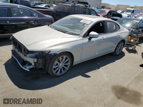2020 Volvo S60 Momentum with VIN 7JR102FK7LG065028, listed as a Copart auction lot 57981633 with 38,314 mi miles. Bid and sale history available at carsss.com. Image 1.