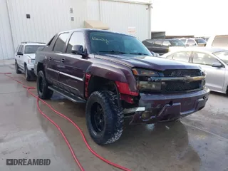 2004 Chevrolet Avalanche with VIN 3GNEC12T94G262585, listed as a IAAI auction lot 41994258 with 174,707 mi miles. Bid and sale history available at carsss.com. Image 1.