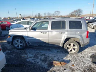 2016 Jeep Patriot Latitude with VIN 1C4NJRFB2GD647292, listed as a IAAI auction lot 41423443 with 88,905 mi miles and . Bid and sale history available at carsss.com. Image 13.