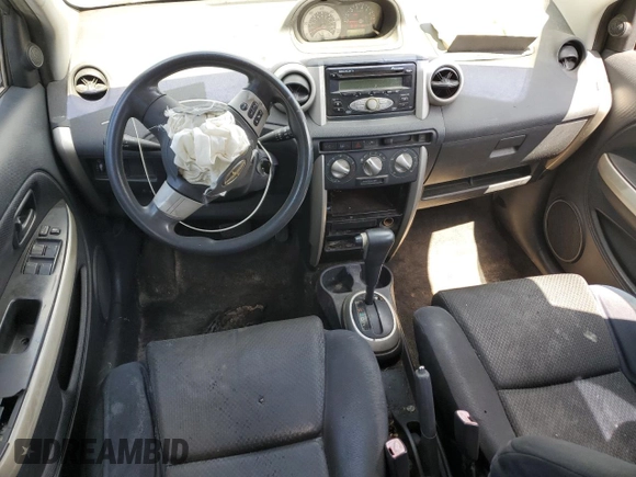 2006 Scion xA z VIN JTKKT624060148699, wystawiony jako Copart lot #54337385 z przebiegiem 227 208 mil mil oraz Szkody całkowita. Historia ofert i sprzedaży dostępna na DreamBid. Obrazek 8.