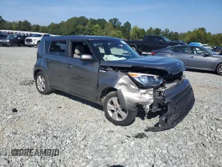2019 Kia Soul z VIN KNDJN2A26K7025643, wystawiony jako Copart lot #68259123 z przebiegiem Nie podano mil oraz Szkoda całkowita • Salvage title. Historia ofert i sprzedaży dostępna na DreamBid. Obrazek 4.