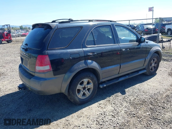 2004 Kia Sorento LX with VIN KNDJC733945245222, listed as a IAAI auction lot 42056958 with 272,128 mi miles. Bid and sale history available at carsss.com. Image 4.