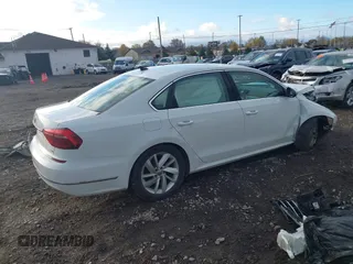 2018 Volkswagen Passat SE z VIN 1VWBA7A33JC025947, wystawiony jako IAAI lot #40748533 z przebiegiem 58 340 mil mil oraz . Historia ofert i sprzedaży dostępna na DreamBid. Obrazek 4.