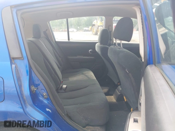 2011 Nissan Versa S z VIN 3N1BC1CP0BL395790, wystawiony jako IAAI lot #42477284 z przebiegiem 270 145 mil mil oraz . Historia ofert i sprzedaży dostępna na DreamBid. Obrazek 8.