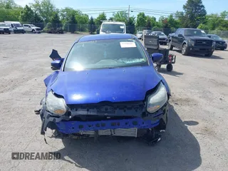 2014 Ford Focus ST z VIN 1FADP3L98EL154282, wystawiony jako IAAI lot #42290203 z przebiegiem 104 927 mil mil oraz . Historia ofert i sprzedaży dostępna na DreamBid. Obrazek 12.