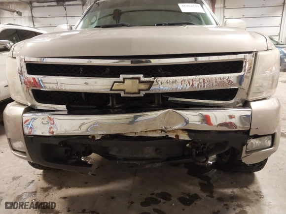 2007 Chevrolet Silverado 1500 LT w/1LT with VIN 3GCEK13307G545178, listed as a IAAI auction lot 41364329 with 241,256 mi miles. Bid and sale history available at carsss.com. Image 6.
