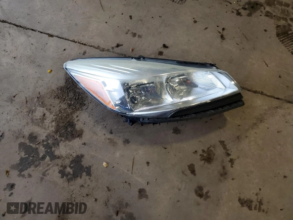 2016 Ford Escape SE z VIN 1FMCU9GX9GUB94017, wystawiony jako Copart lot #58201725 z przebiegiem 130 750 mil mil oraz Szkoda całkowita • Salvage title. Historia ofert i sprzedaży dostępna na DreamBid. Obrazek 13.