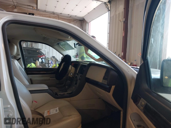 2003 Lincoln Aviator Luxury z VIN 5LMEU68H23ZJ45606, wystawiony jako IAAI lot #42304911 z przebiegiem 234 998 mil mil oraz . Historia ofert i sprzedaży dostępna na DreamBid. Obrazek 5.