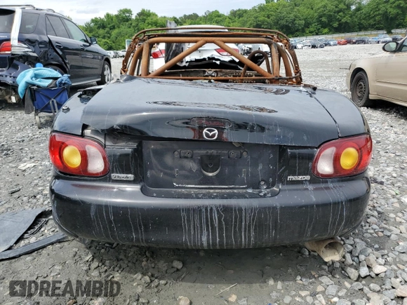 1999 Mazda MX-5 Miata z VIN JM1NB3535X0131701, wystawiony jako Copart lot #55785185 z przebiegiem Nie podano mil oraz Nie do naprawy • Non repairable. Historia ofert i sprzedaży dostępna na DreamBid. Obrazek 6.