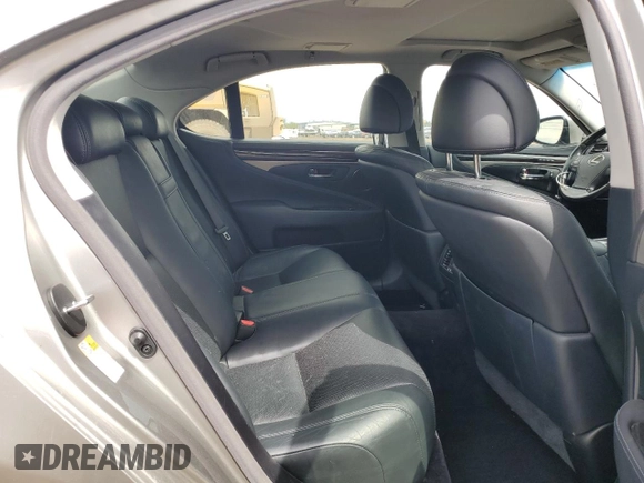2017 Lexus LS 460 z VIN JTHCL5EF2H5029088, wystawiony jako Copart lot #53585065 z przebiegiem 100 721 mil mil oraz Szkoda całkowita • Salvage title. Historia ofert i sprzedaży dostępna na DreamBid. Obrazek 10.