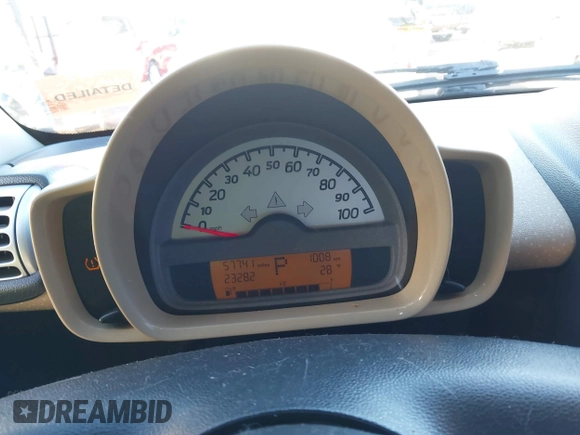 2009 Smart fortwo Pure z VIN WMEEJ31X99K292492, wystawiony jako IAAI lot #41029051 z przebiegiem 57 741 mil mil oraz . Historia ofert i sprzedaży dostępna na DreamBid. Obrazek 7.