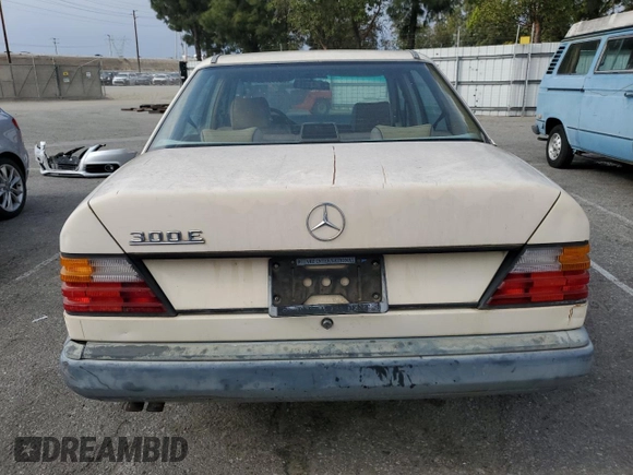 1988 Mercedes-Benz 300 E z VIN WDBEA30D4JA640293, wystawiony jako Copart lot #50998785 z przebiegiem 179 471 mil mil oraz Czysty tytuł • Clean title. Historia ofert i sprzedaży dostępna na DreamBid. Obrazek 6.